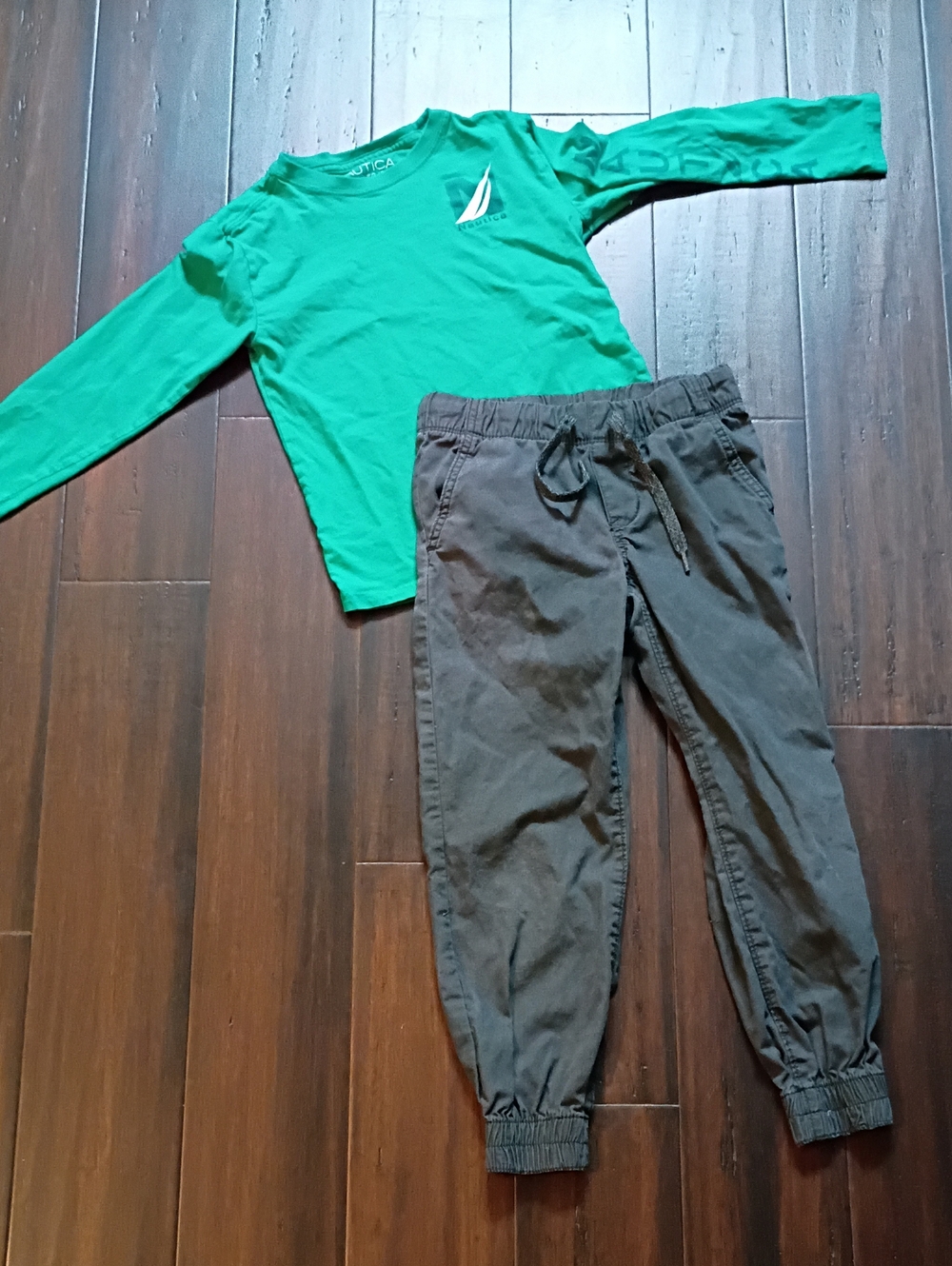 Nautica Green Long-Sleeve Tee & Gray Jogger Pants Boys Size 7